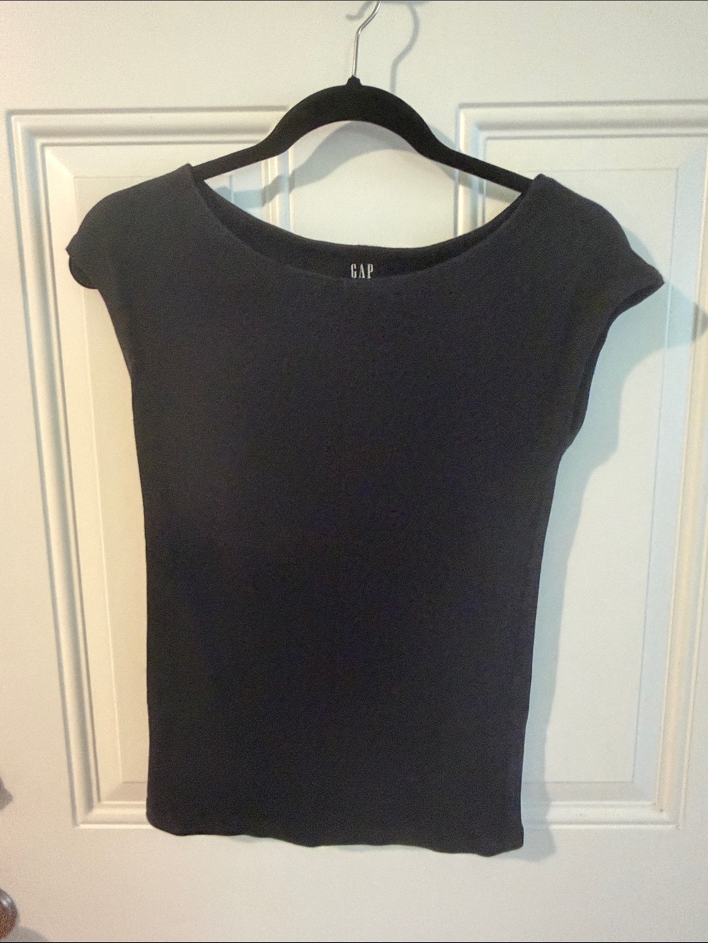 GAP Women's Black Cap Sleeve Tee